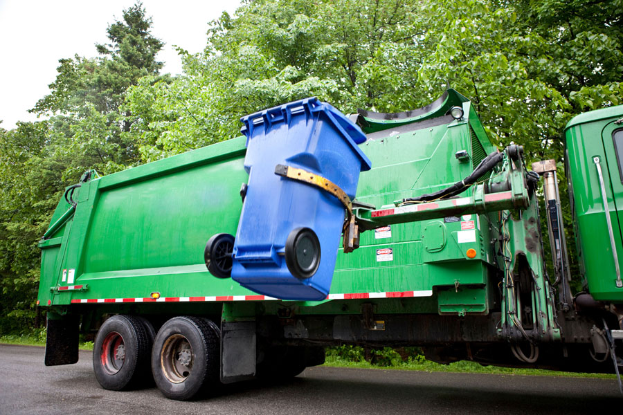 Trash Truck picking up bin